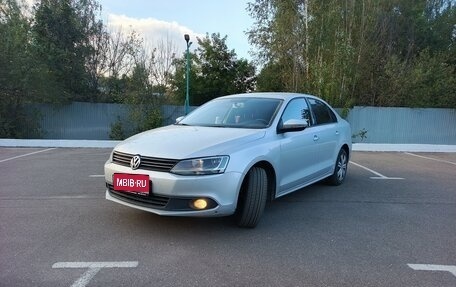 Volkswagen Jetta VI, 2013 год, 1 100 000 рублей, 1 фотография