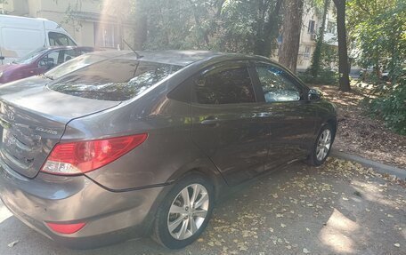 Hyundai Solaris II рестайлинг, 2011 год, 650 000 рублей, 1 фотография