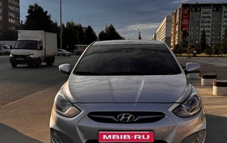 Hyundai Solaris II рестайлинг, 2011 год, 615 000 рублей, 1 фотография