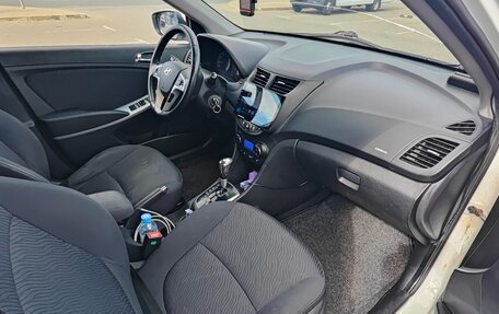 Hyundai Solaris II рестайлинг, 2012 год, 850 000 рублей, 12 фотография