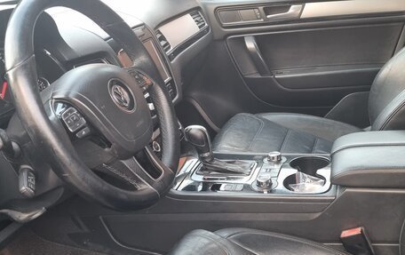 Volkswagen Touareg III, 2010 год, 1 450 000 рублей, 2 фотография