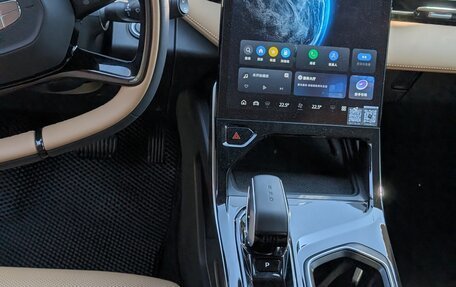 Geely Atlas, 2023 год, 2 500 000 рублей, 12 фотография