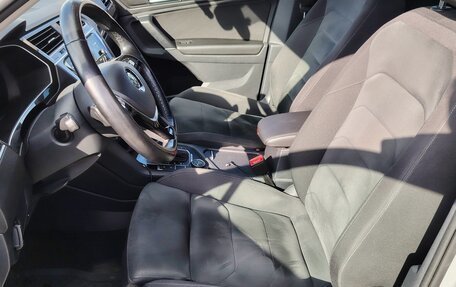 Volkswagen Tiguan II, 2018 год, 2 200 000 рублей, 6 фотография