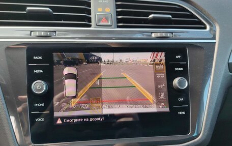 Volkswagen Tiguan II, 2018 год, 2 200 000 рублей, 10 фотография