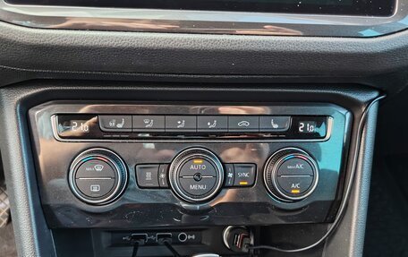 Volkswagen Tiguan II, 2018 год, 2 200 000 рублей, 12 фотография