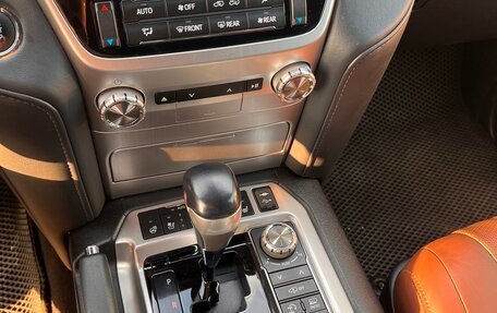 Toyota Land Cruiser 200, 2018 год, 7 300 000 рублей, 18 фотография