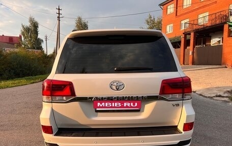 Toyota Land Cruiser 200, 2018 год, 7 300 000 рублей, 6 фотография