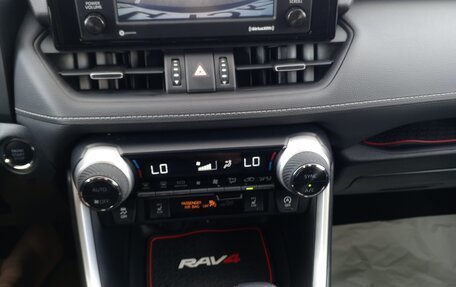 Toyota RAV4, 2021 год, 4 250 000 рублей, 12 фотография
