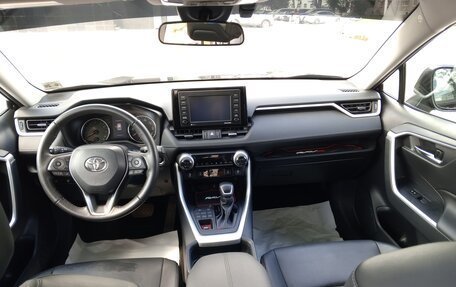 Toyota RAV4, 2021 год, 4 250 000 рублей, 14 фотография