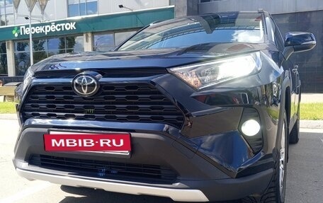 Toyota RAV4, 2021 год, 4 250 000 рублей, 4 фотография