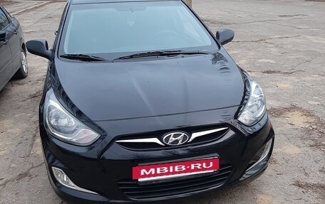 Hyundai Solaris II рестайлинг, 2012 год, 800 000 рублей, 3 фотография