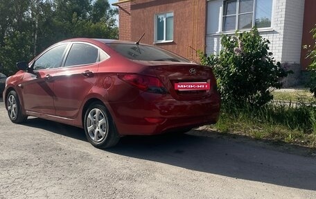 Hyundai Solaris II рестайлинг, 2011 год, 700 000 рублей, 15 фотография