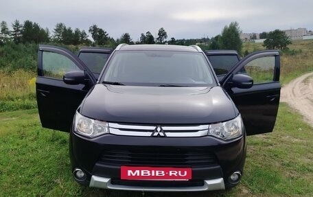 Mitsubishi Outlander III рестайлинг 3, 2014 год, 1 400 000 рублей, 5 фотография