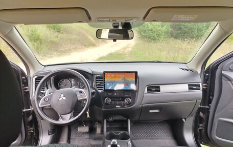 Mitsubishi Outlander III рестайлинг 3, 2014 год, 1 400 000 рублей, 11 фотография
