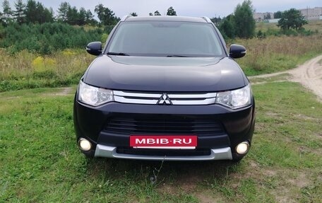 Mitsubishi Outlander III рестайлинг 3, 2014 год, 1 400 000 рублей, 19 фотография