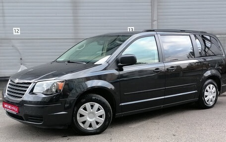 Chrysler Town & Country V рестайлинг, 2008 год, 949 000 рублей, 1 фотография