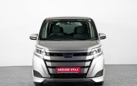 Toyota Noah III, 2017 год, 1 975 000 рублей, 1 фотография