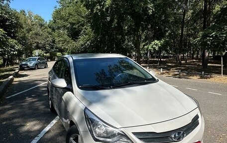 Hyundai Solaris II рестайлинг, 2015 год, 1 200 000 рублей, 2 фотография