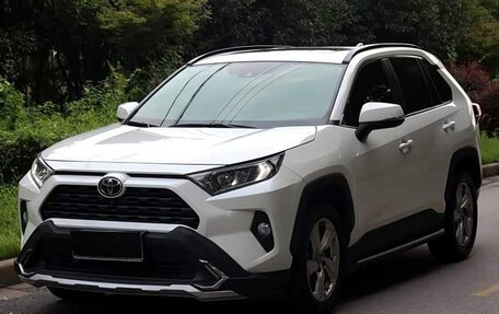 Toyota RAV4, 2022 год, 2 181 000 рублей, 1 фотография