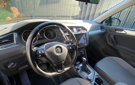 Volkswagen Tiguan II, 2020 год, 2 300 000 рублей, 1 фотография