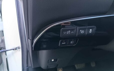 Toyota Prius IV XW50, 2020 год, 2 250 000 рублей, 7 фотография