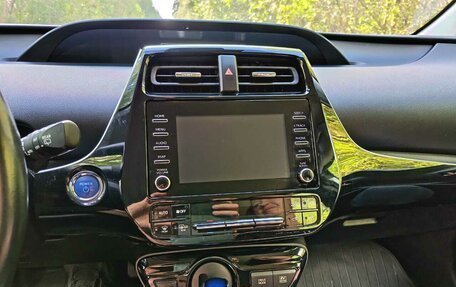 Toyota Prius IV XW50, 2020 год, 2 250 000 рублей, 5 фотография