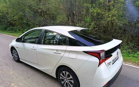 Toyota Prius IV XW50, 2020 год, 2 250 000 рублей, 8 фотография