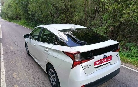 Toyota Prius IV XW50, 2020 год, 2 250 000 рублей, 10 фотография