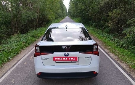 Toyota Prius IV XW50, 2020 год, 2 250 000 рублей, 13 фотография