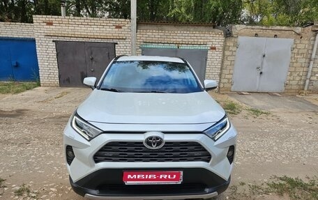 Toyota RAV4, 2021 год, 5 000 000 рублей, 1 фотография