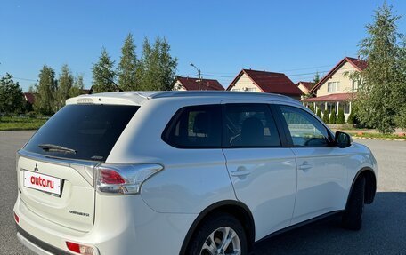 Mitsubishi Outlander III рестайлинг 3, 2014 год, 1 700 000 рублей, 4 фотография