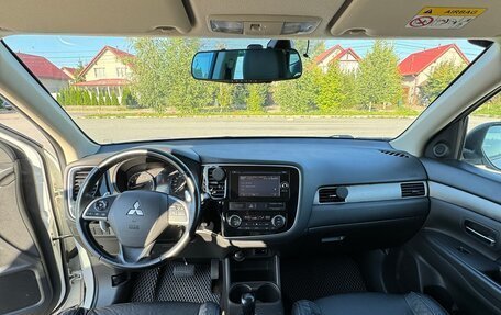 Mitsubishi Outlander III рестайлинг 3, 2014 год, 1 700 000 рублей, 10 фотография