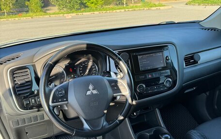 Mitsubishi Outlander III рестайлинг 3, 2014 год, 1 700 000 рублей, 8 фотография