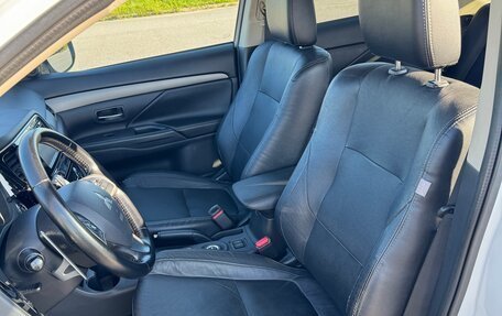 Mitsubishi Outlander III рестайлинг 3, 2014 год, 1 700 000 рублей, 9 фотография