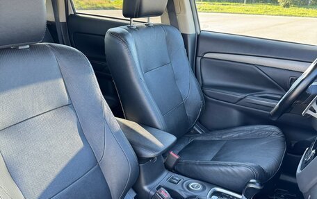 Mitsubishi Outlander III рестайлинг 3, 2014 год, 1 700 000 рублей, 12 фотография