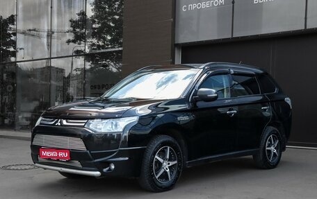 Mitsubishi Outlander III рестайлинг 3, 2013 год, 1 100 000 рублей, 1 фотография