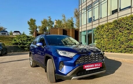 Toyota RAV4, 2022 год, 4 190 000 рублей, 2 фотография