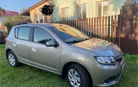 Renault Sandero II рестайлинг, 2015 год, 950 000 рублей, 2 фотография