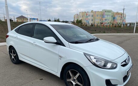 Hyundai Solaris II рестайлинг, 2012 год, 650 000 рублей, 5 фотография
