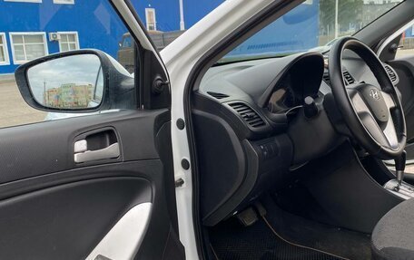 Hyundai Solaris II рестайлинг, 2012 год, 650 000 рублей, 8 фотография