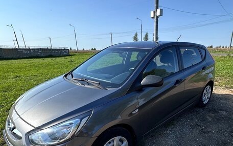 Hyundai Solaris II рестайлинг, 2013 год, 950 000 рублей, 2 фотография