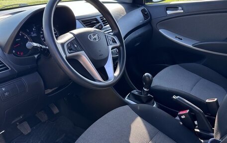 Hyundai Solaris II рестайлинг, 2013 год, 950 000 рублей, 5 фотография