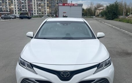 Toyota Camry, 2018 год, 3 050 000 рублей, 1 фотография