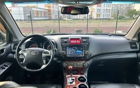 Toyota Highlander III, 2012 год, 2 300 000 рублей, 4 фотография