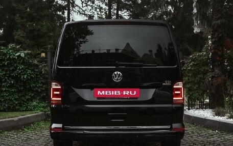 Volkswagen Multivan T6 рестайлинг, 2017 год, 3 899 000 рублей, 3 фотография