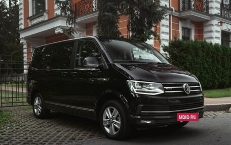 Volkswagen Multivan T6 рестайлинг, 2017 год, 3 899 000 рублей, 6 фотография