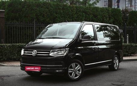 Volkswagen Multivan T6 рестайлинг, 2017 год, 3 899 000 рублей, 4 фотография