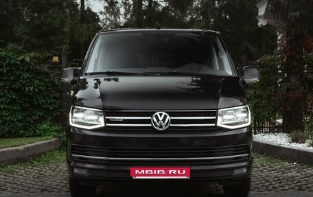 Volkswagen Multivan T6 рестайлинг, 2017 год, 3 899 000 рублей, 2 фотография