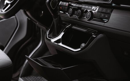 Volkswagen Multivan T6 рестайлинг, 2017 год, 3 899 000 рублей, 12 фотография