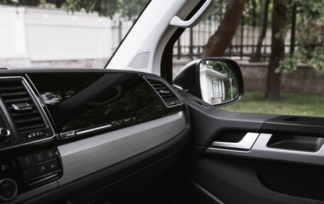 Volkswagen Multivan T6 рестайлинг, 2017 год, 3 899 000 рублей, 17 фотография